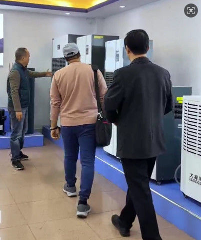 Neueste Unternehmensnachrichten über Besuch der Kunden nach dem chinesischen Neujahr.